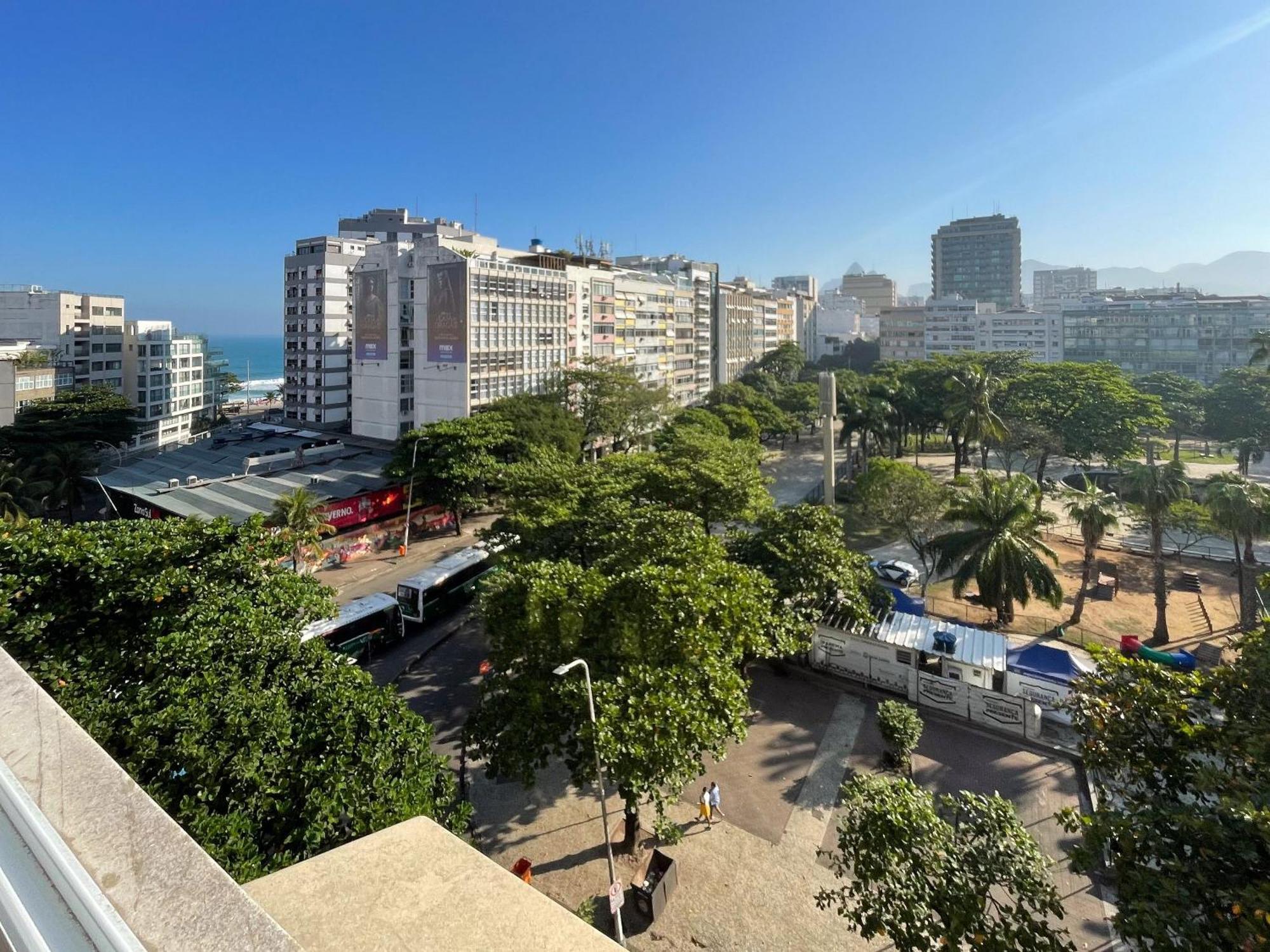 Tres Ha Poucos Passos Da * Río de Janeiro